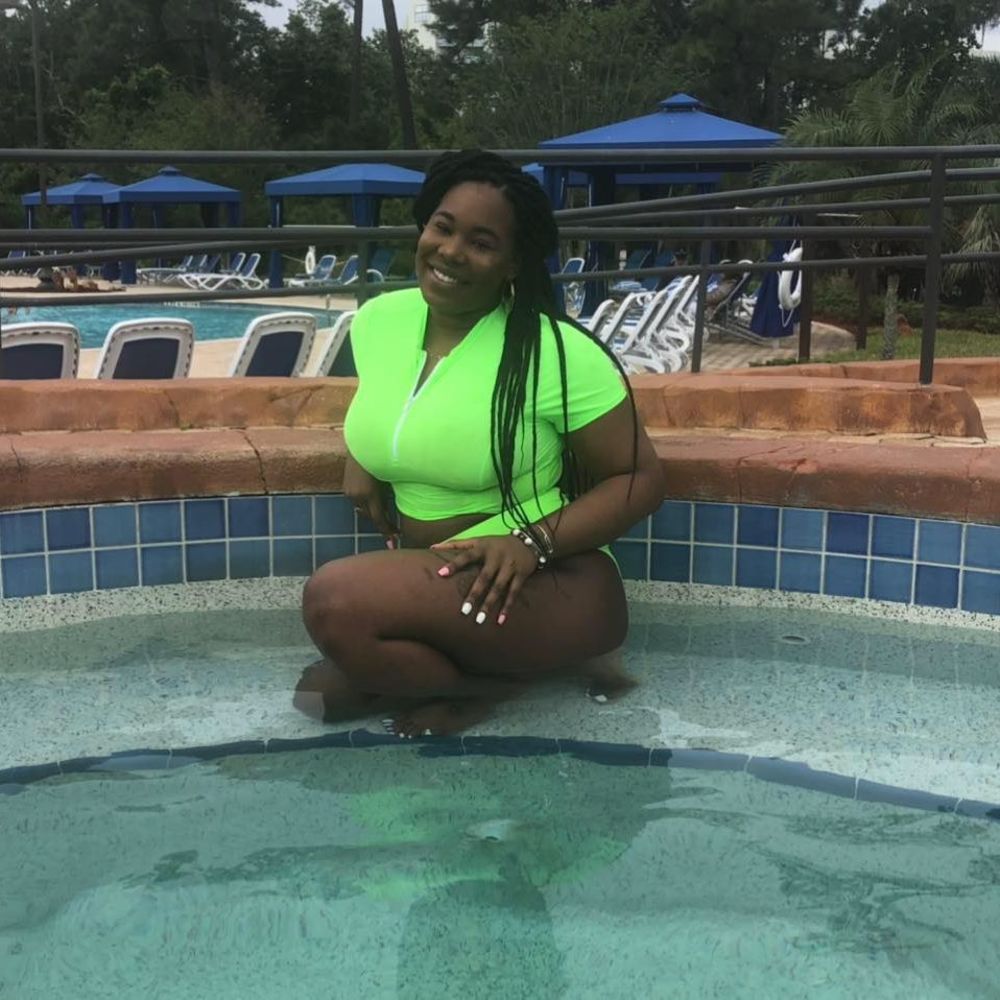 Meet your Posher, Ikiara